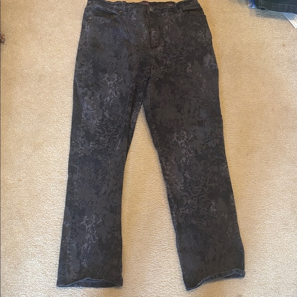 Gloria Vanderbilt Black Floral Charcoal Gloria Vanderbilt Amanda Stretch Jeans. - Picture 3 of 6
